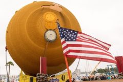 6402-nasa_external_tank_94_arrives_in_california-matthew_kuhns-1-655x471