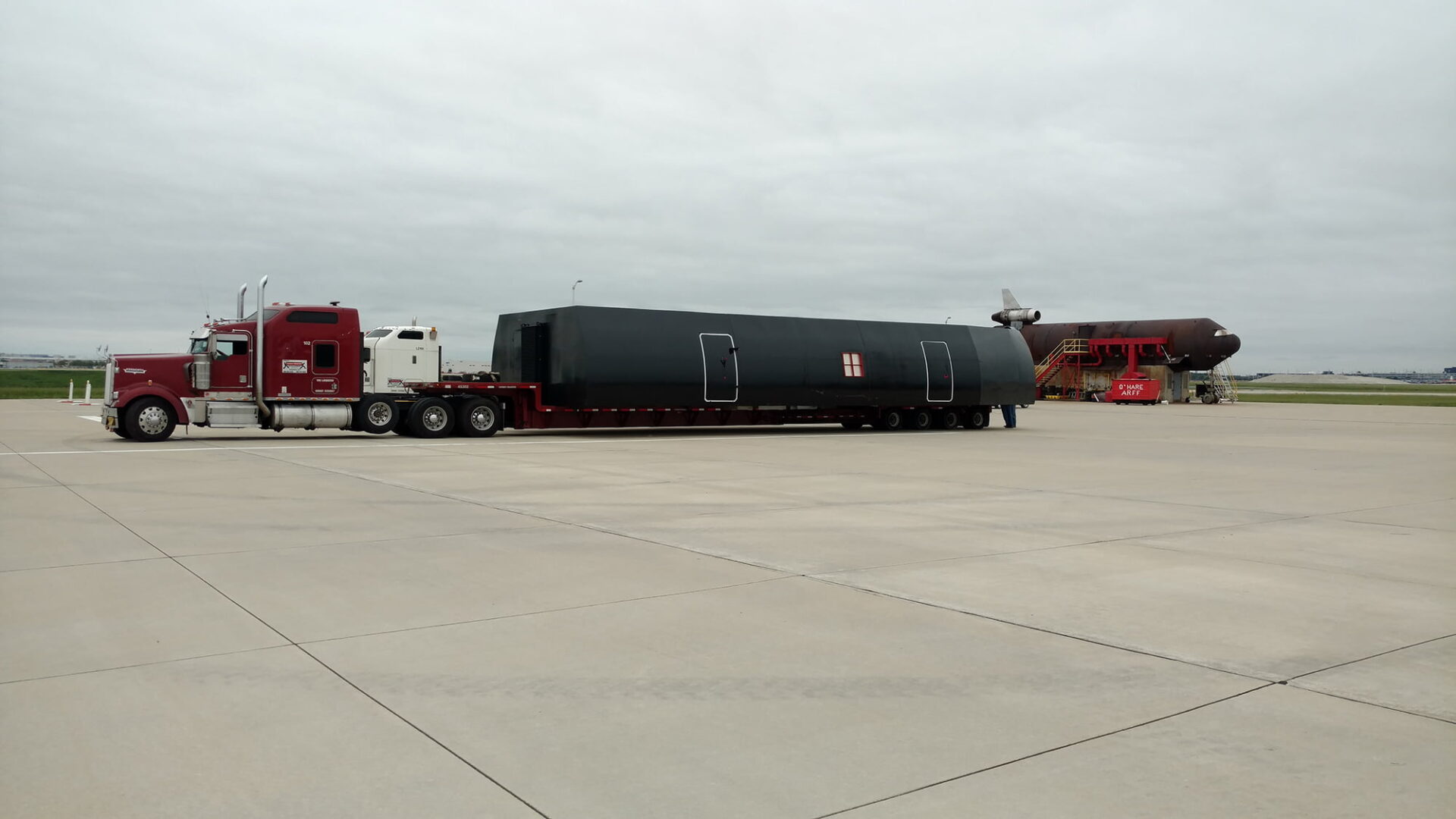 Fuselage Loads Moved to Chicago O'Hare for Fire Training